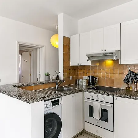 Limnaria Gardens Stylish פאפוס