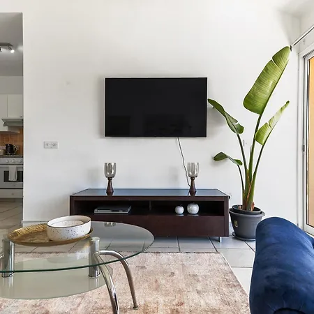 Limnaria Gardens Stylish Apartment * Paphos